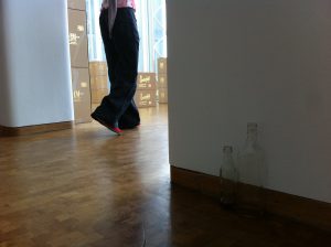 Rosanna Danh Vo und Flaschen